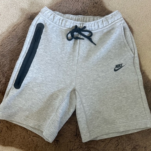 Nike Men's Light Gray Athletic Shorts - Picture 1 of 7